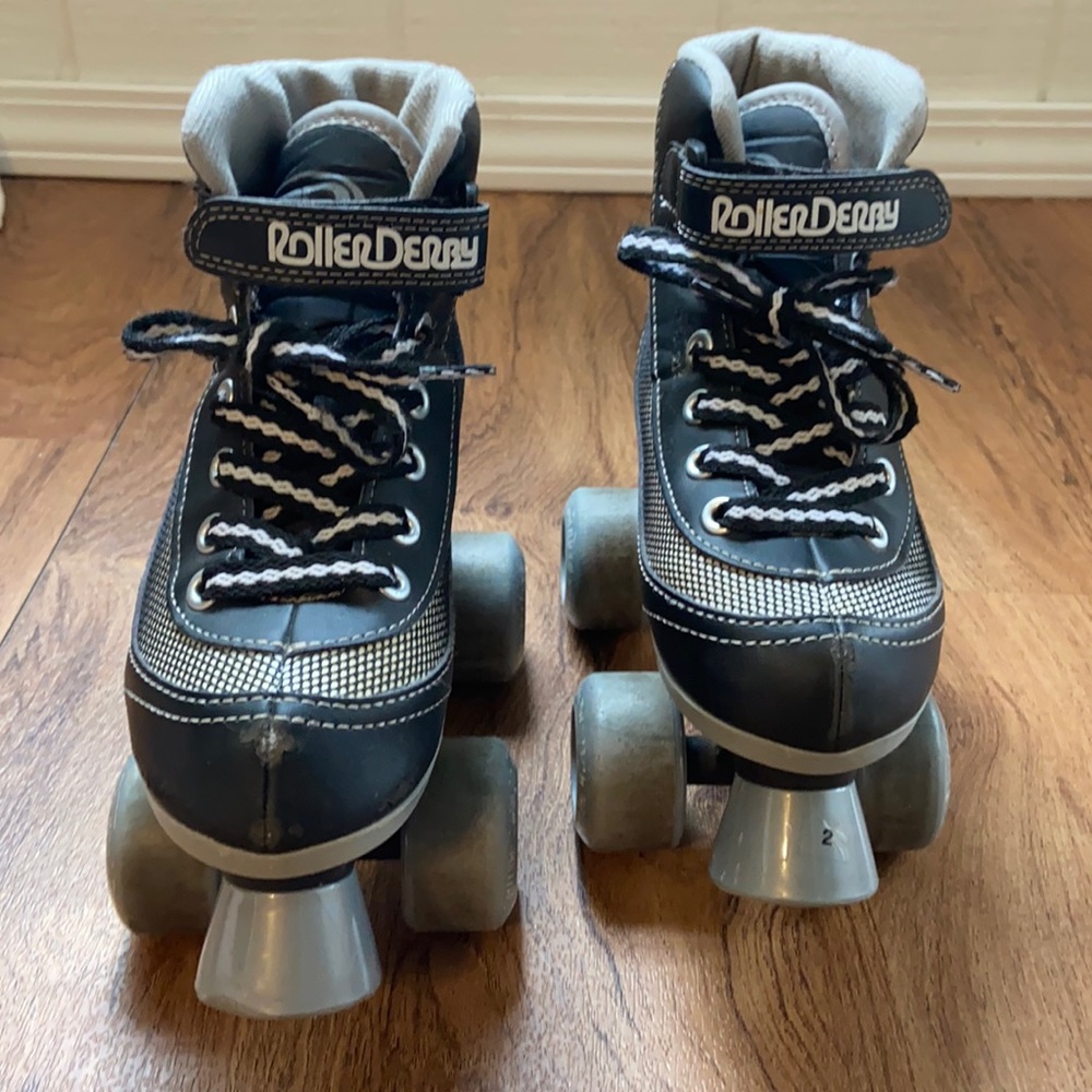 Roller skates Size 2, Black and Grey